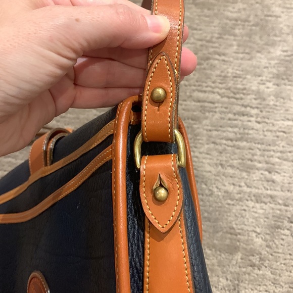 Vintage Dooney And Bourke All Weather Saddle Crossbody Navy Pebbled Leather Bag - Picture 6 of 12